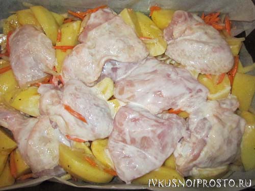 Курица с картошкой в духовке (пошаговое фото 3)