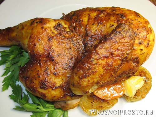 Запечь курицу в духовке целиком в рукаве: домашняя вкусная и с чесноком