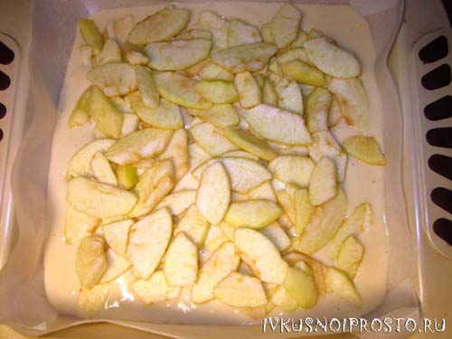 Пирог с яблоками на кефире2