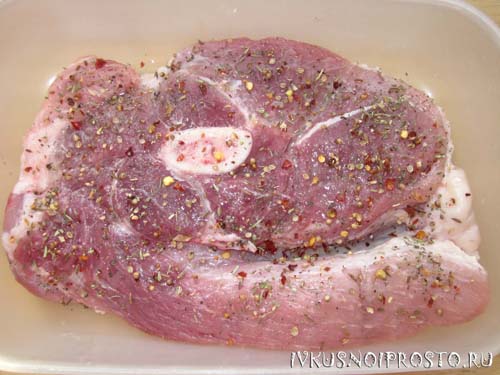 запеченная лопатка свинины в фольге в духовке рецепт с фото пошагово | Дзен